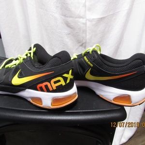 Mens Nike tennis shoes size 10.5